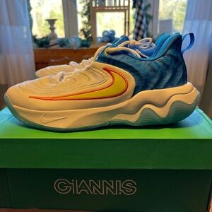 Nike Gianni’s Immortality 2 shoes . Youth7 men’s 7